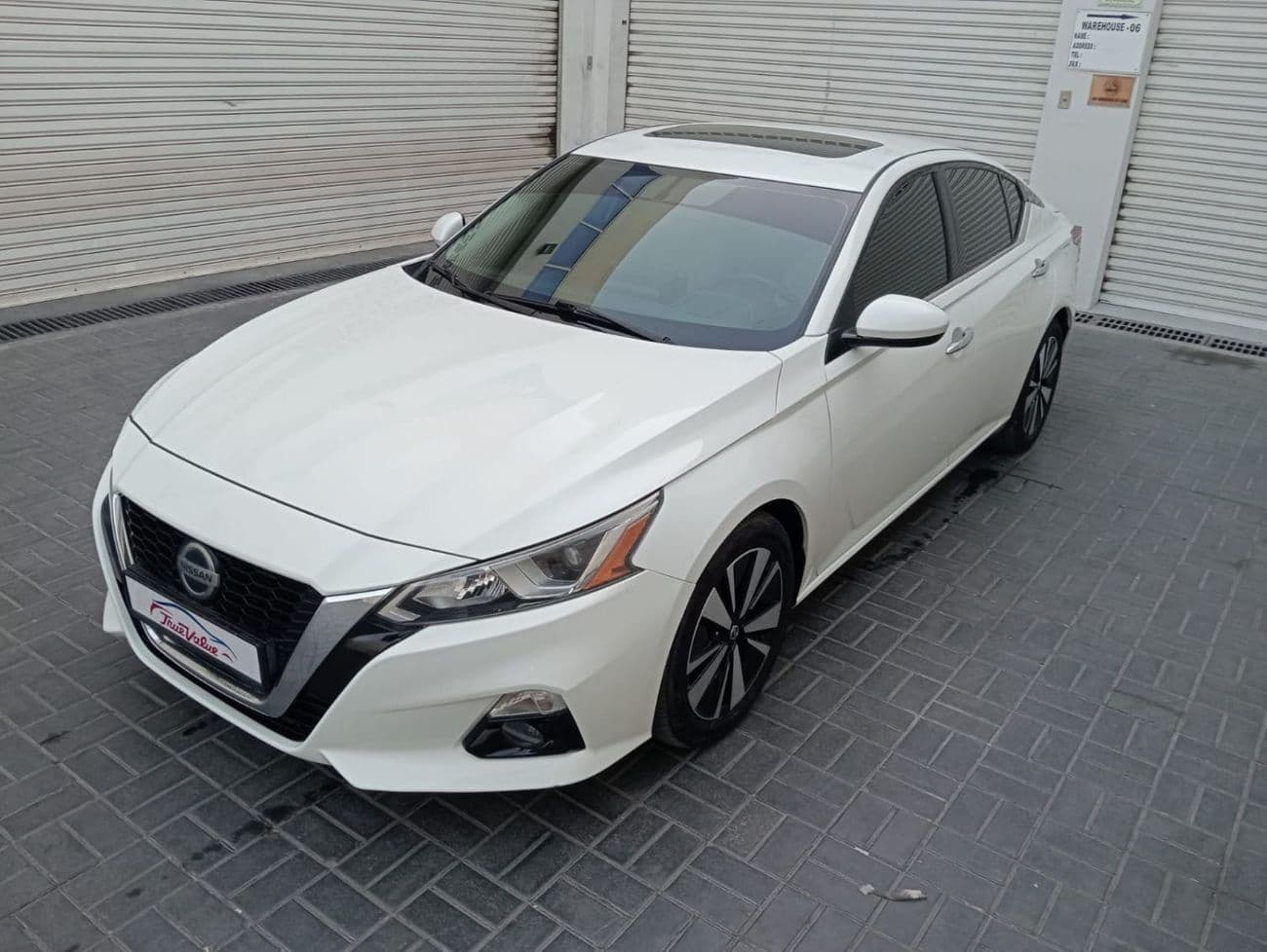 2020 Nissan Altima SV thumbnail 2