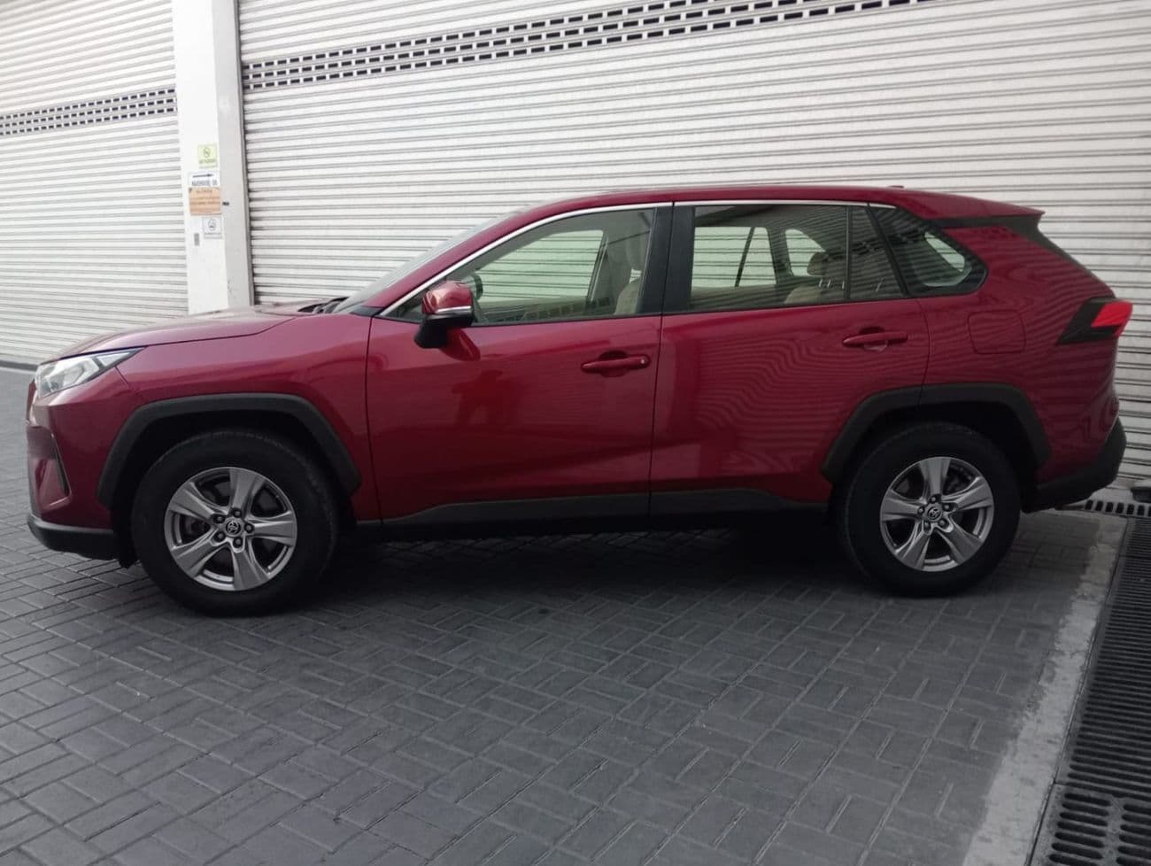 2022 Toyota RAV4 LE thumbnail 5