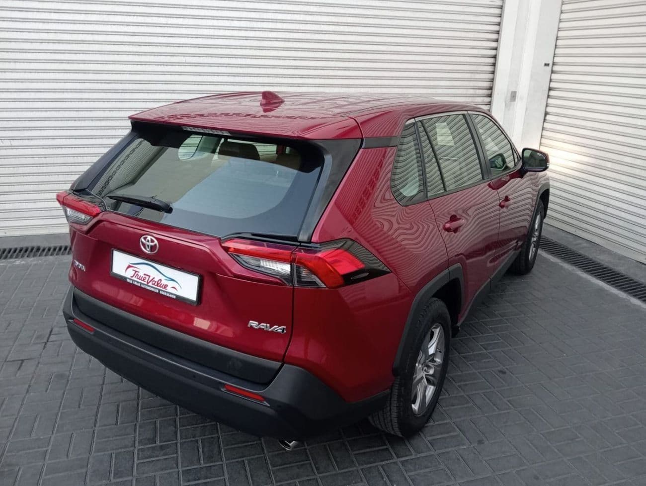 2022 Toyota RAV4 LE thumbnail 3