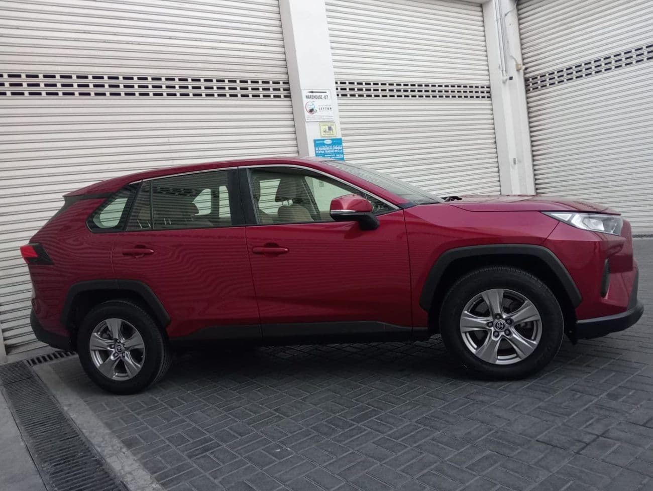 2022 Toyota RAV4 LE thumbnail 6