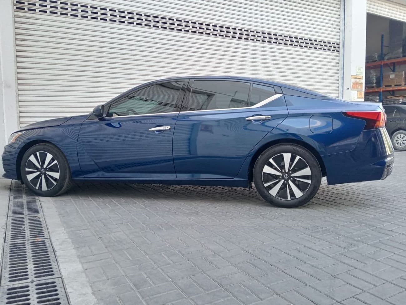 2021 Nissan Altima SV thumbnail 4