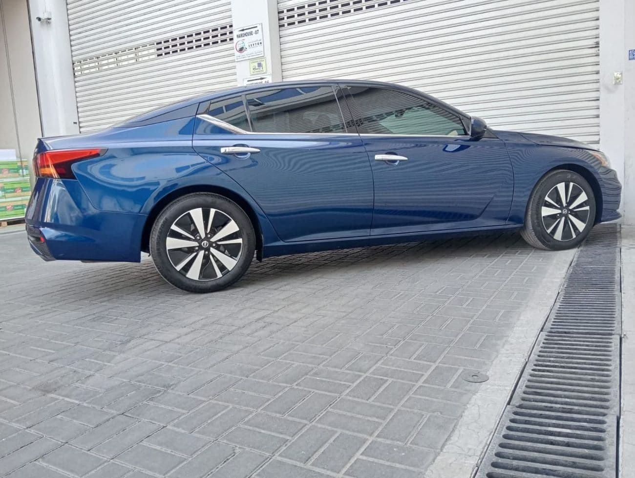 2021 Nissan Altima SV thumbnail 3