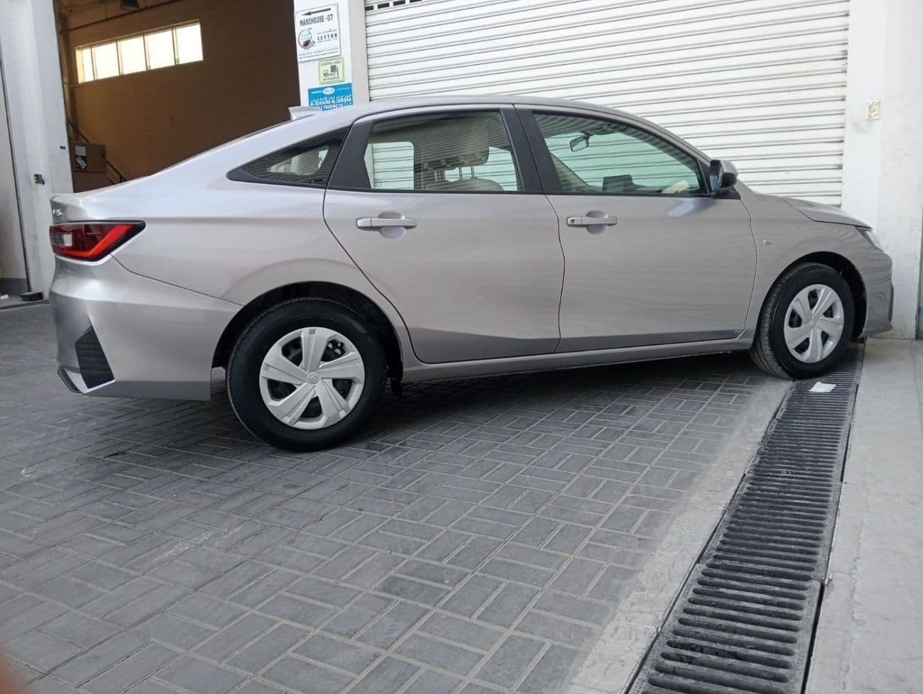 2023 Toyota Yaris E thumbnail 6