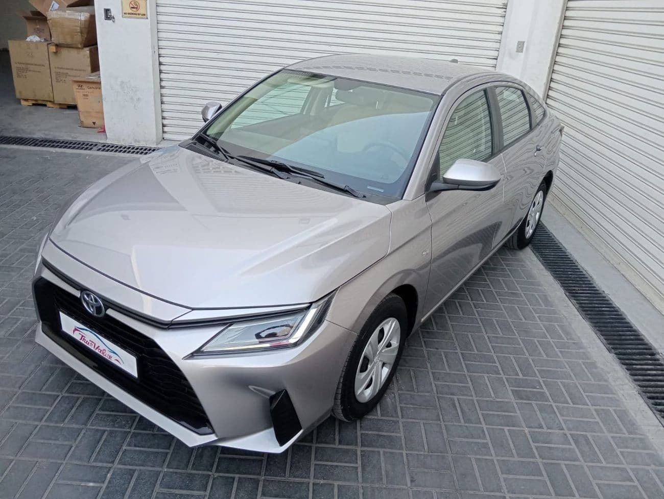 2023 Toyota Yaris E thumbnail 2