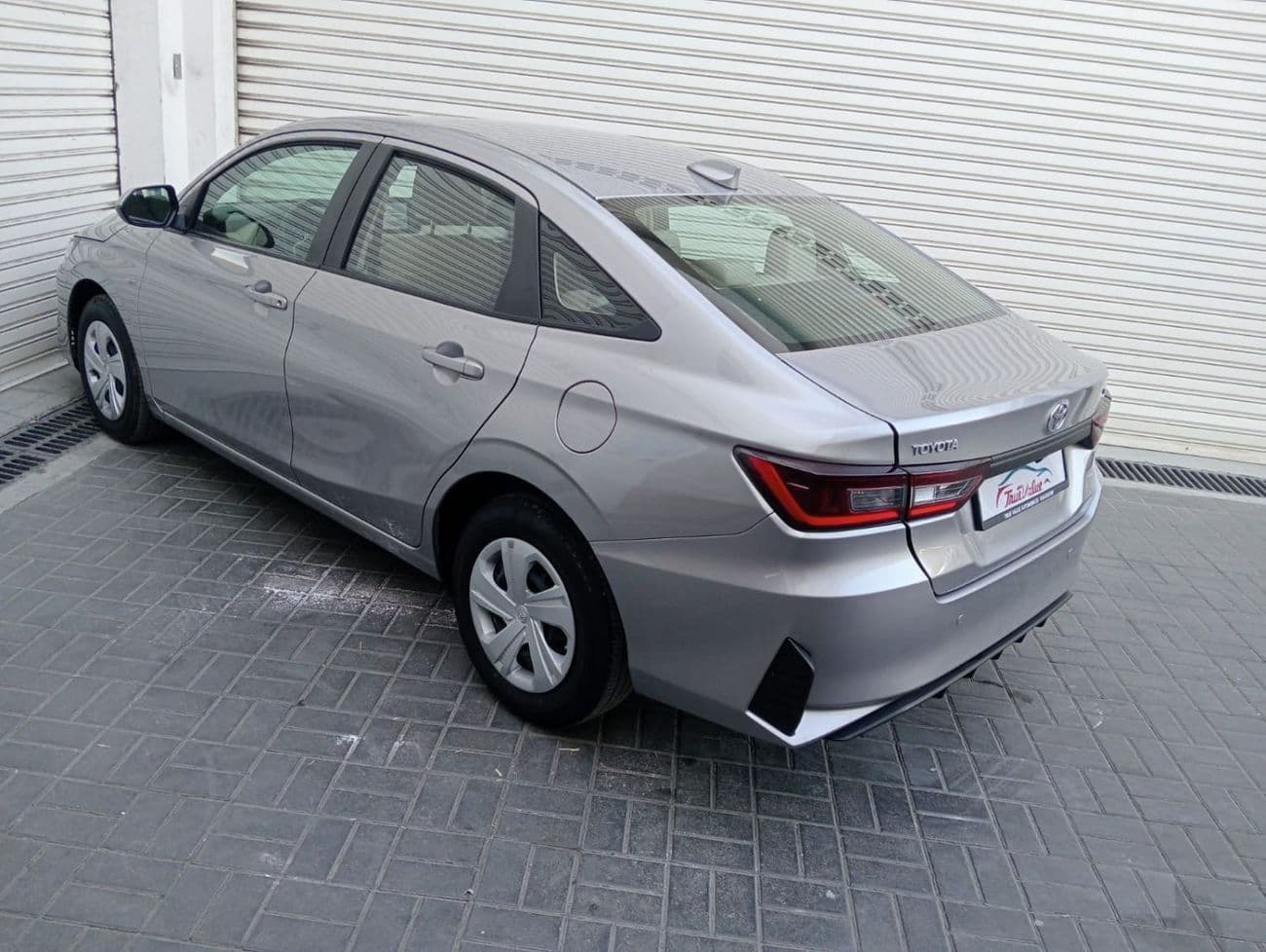 2023 Toyota Yaris E thumbnail 3