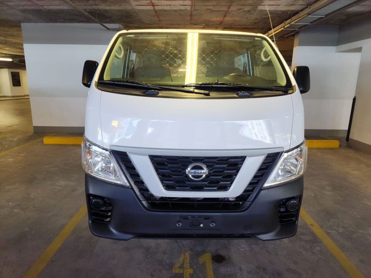 2021 Nissan Urvan STANDARD thumbnail 6
