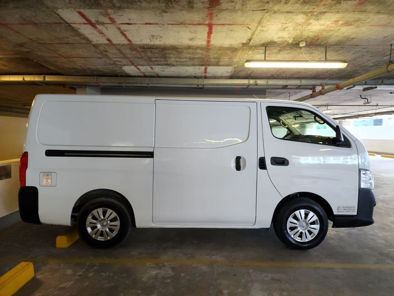 2021 Nissan Urvan STANDARD thumbnail 3