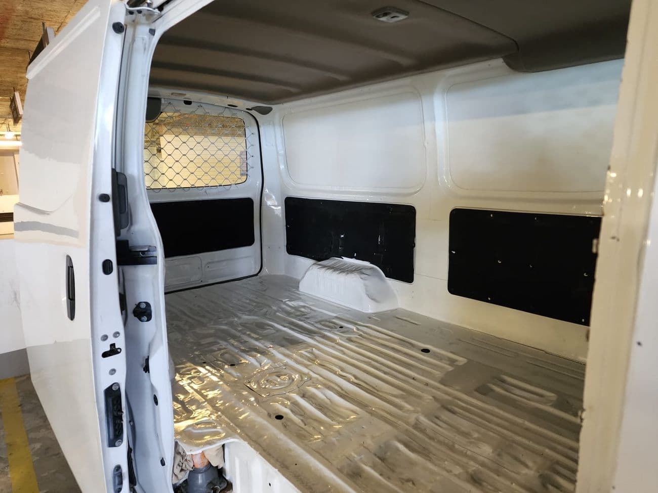 2022 Nissan Urvan STANDARD thumbnail 7
