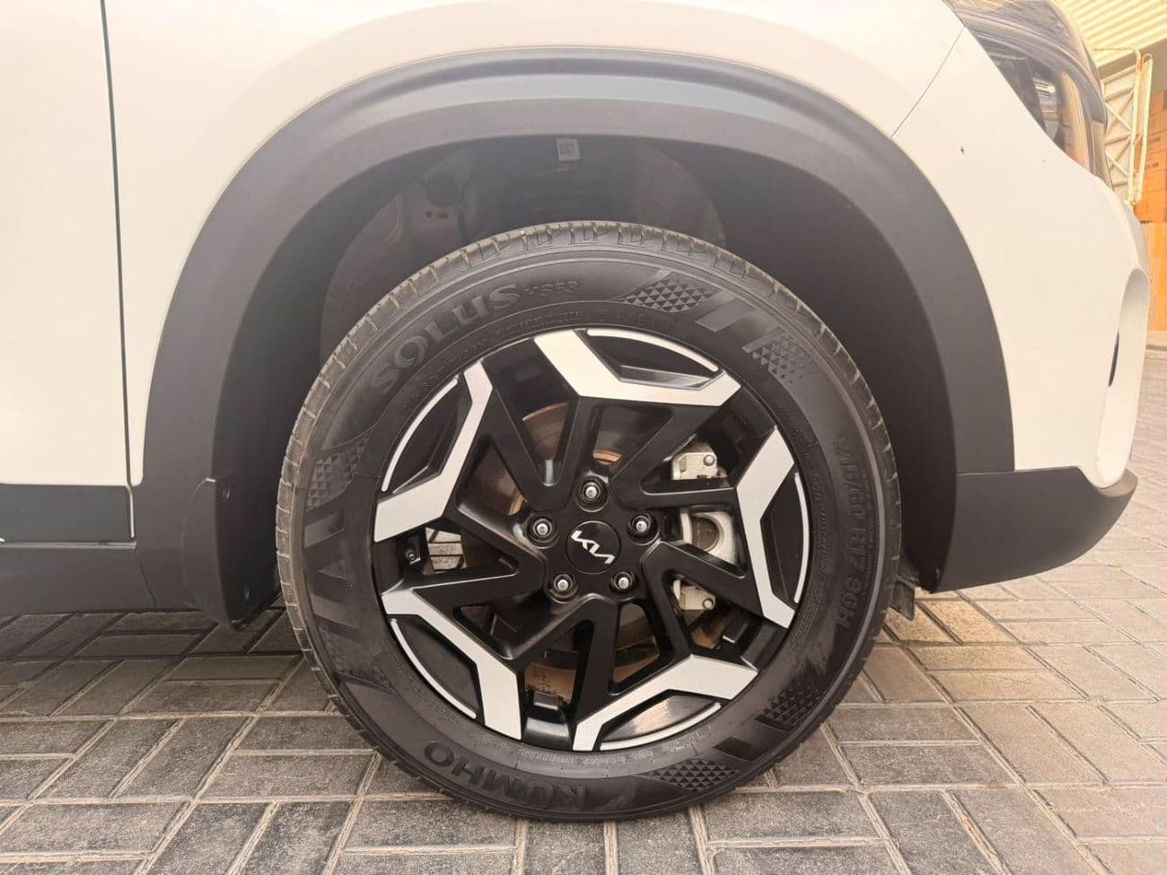 2025 Kia Seltos EX thumbnail 6