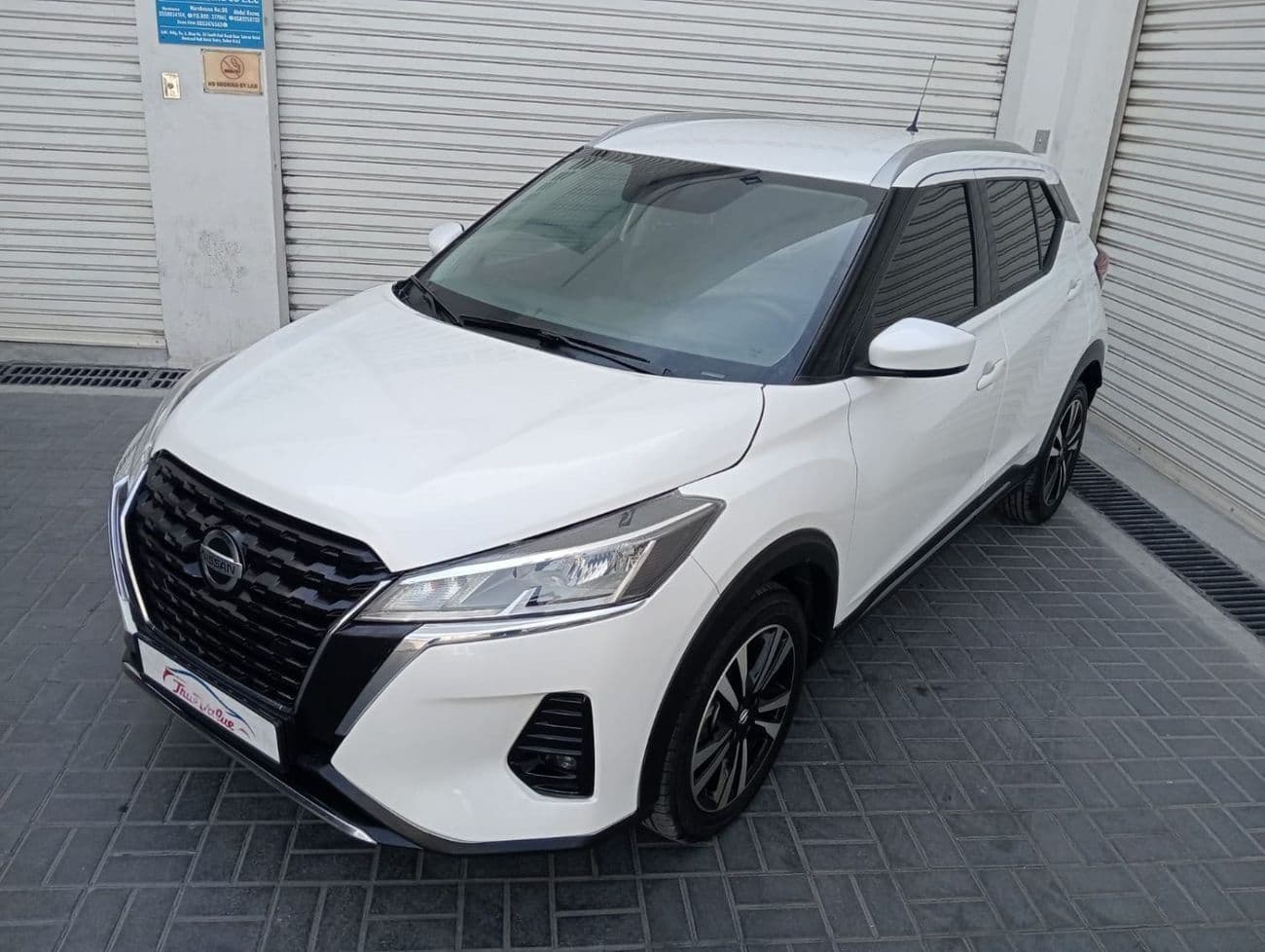 2022 Nissan Kicks SV thumbnail 2