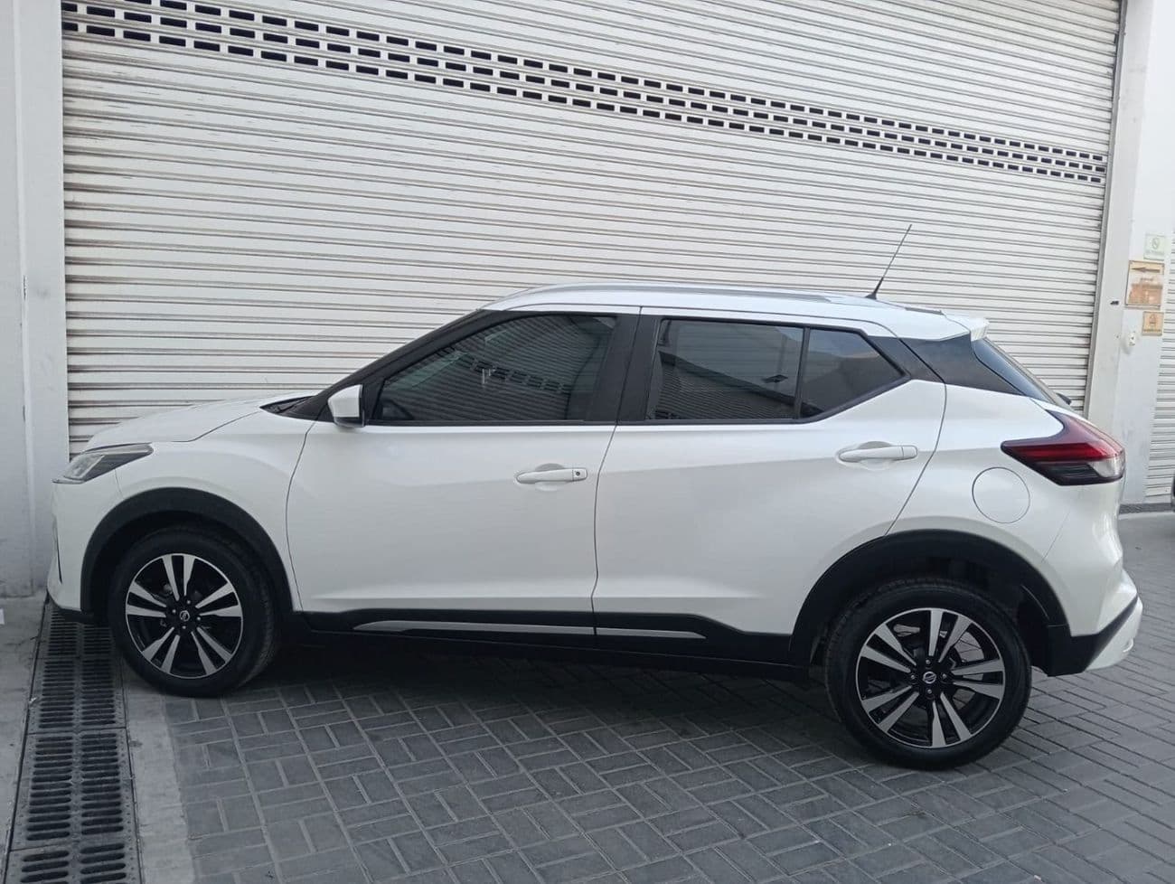 2022 Nissan Kicks SV thumbnail 4