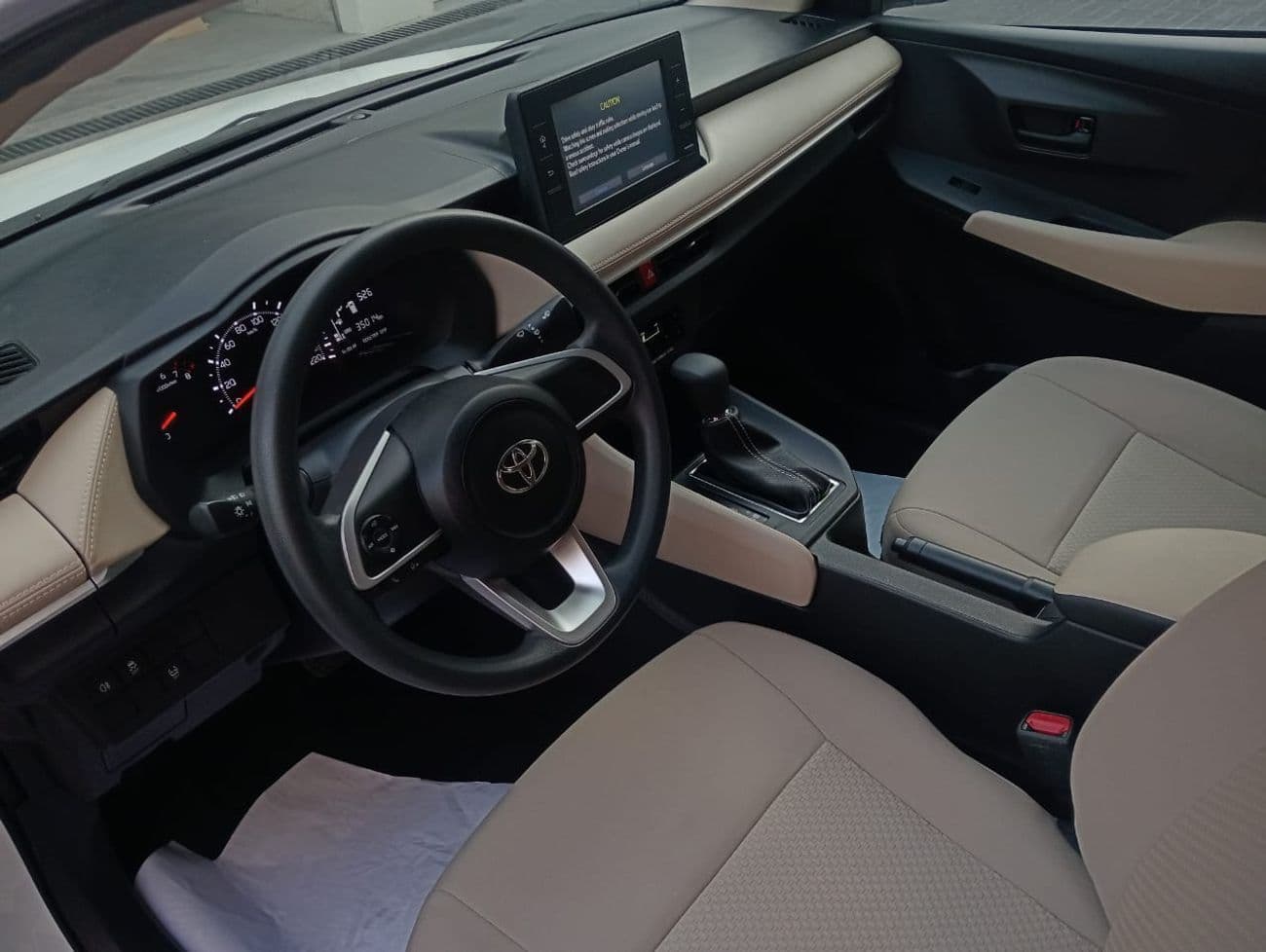 2023 Toyota Yaris E thumbnail 8