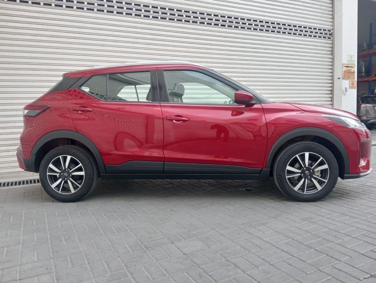 2024 Nissan Kicks SV thumbnail 6