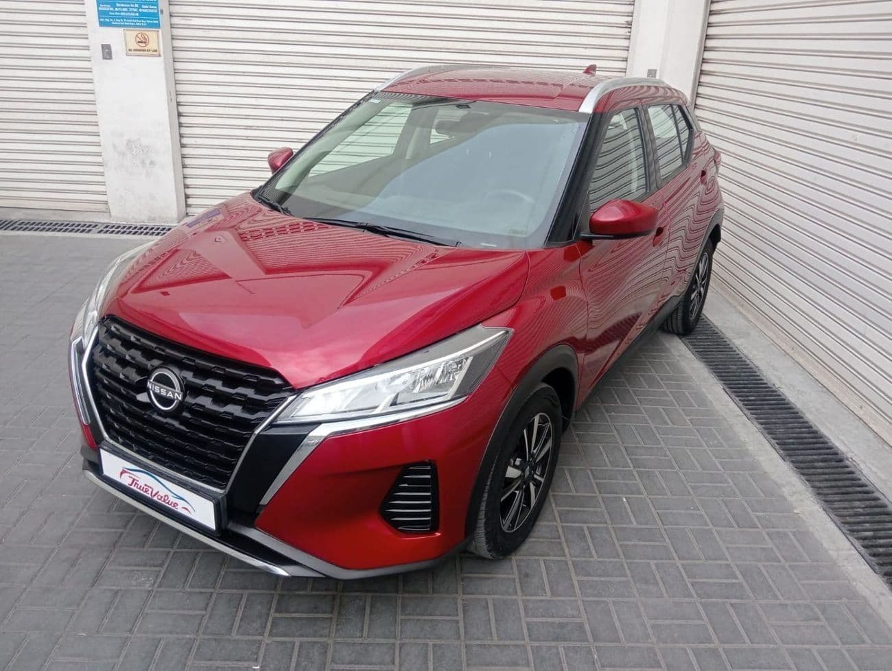 2024 Nissan Kicks SV thumbnail 2