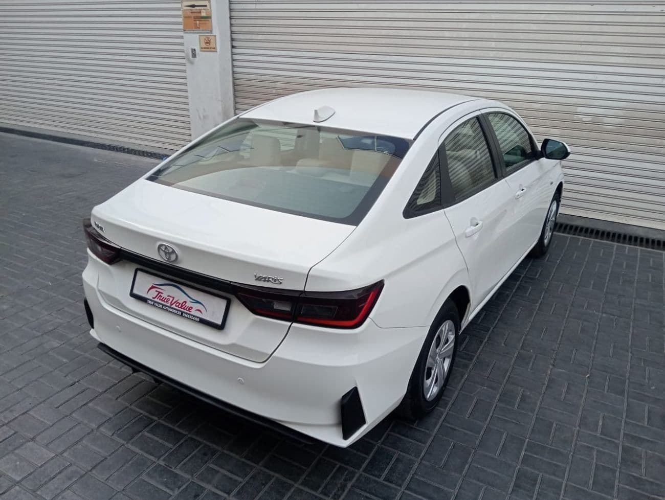 2023 Toyota Yaris E thumbnail 3