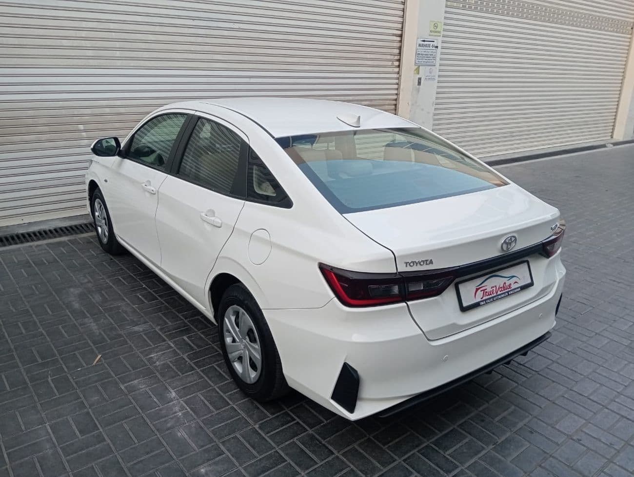 2023 Toyota Yaris E thumbnail 6