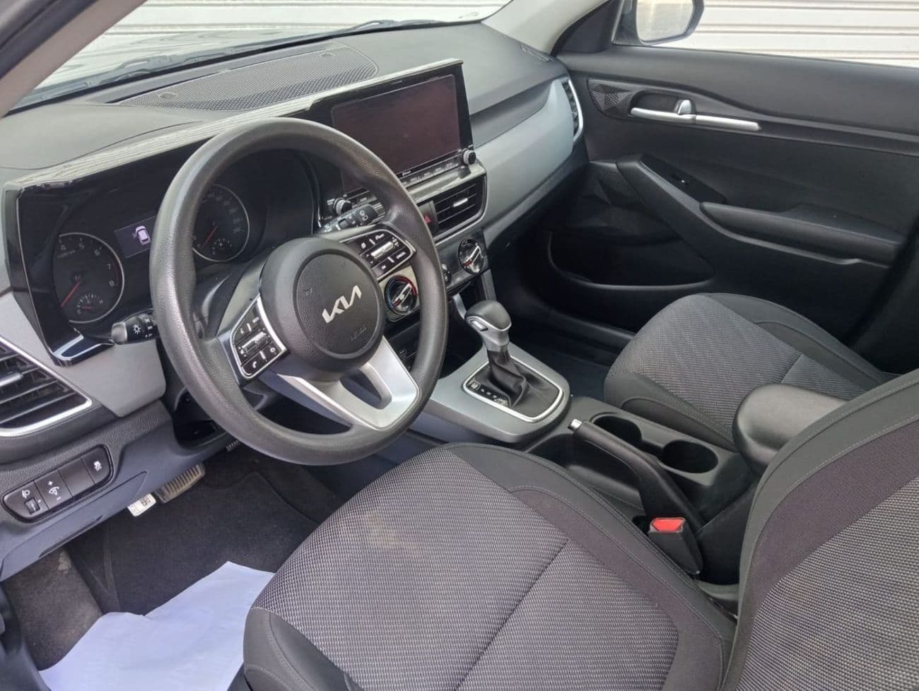 2022 Kia Seltos EX thumbnail 3
