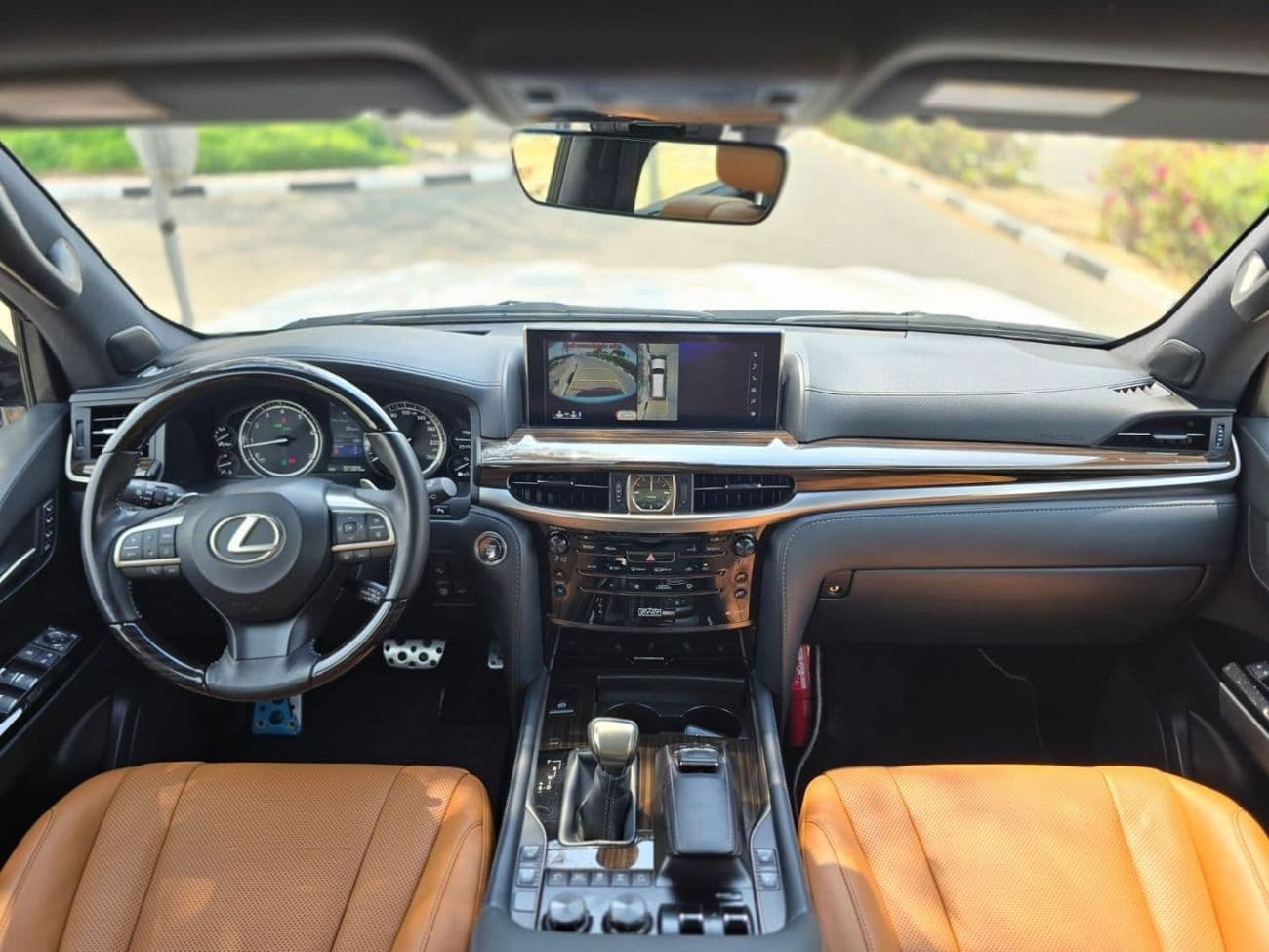 2021 Lexus LX570 SIGNATURE thumbnail 6