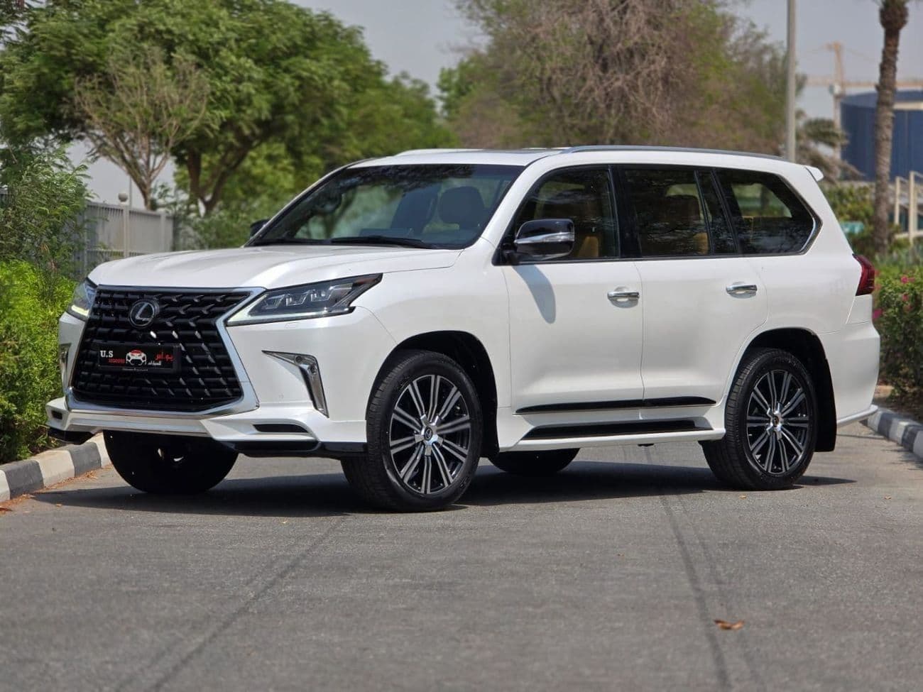 2021 Lexus LX570 SIGNATURE thumbnail 2