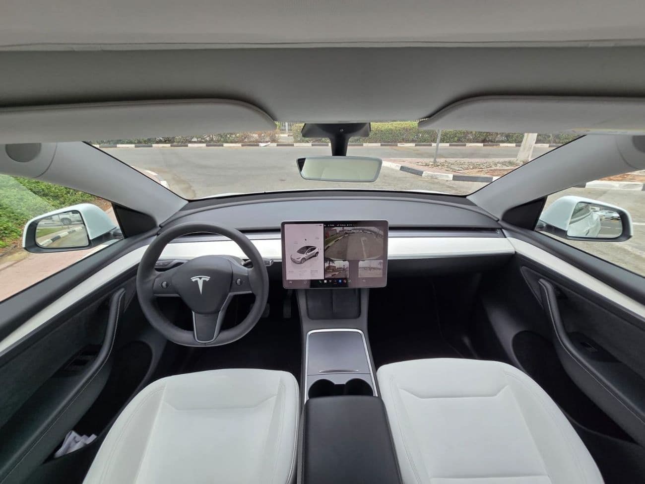2024 Tesla Model Y LONG RANGE thumbnail 6