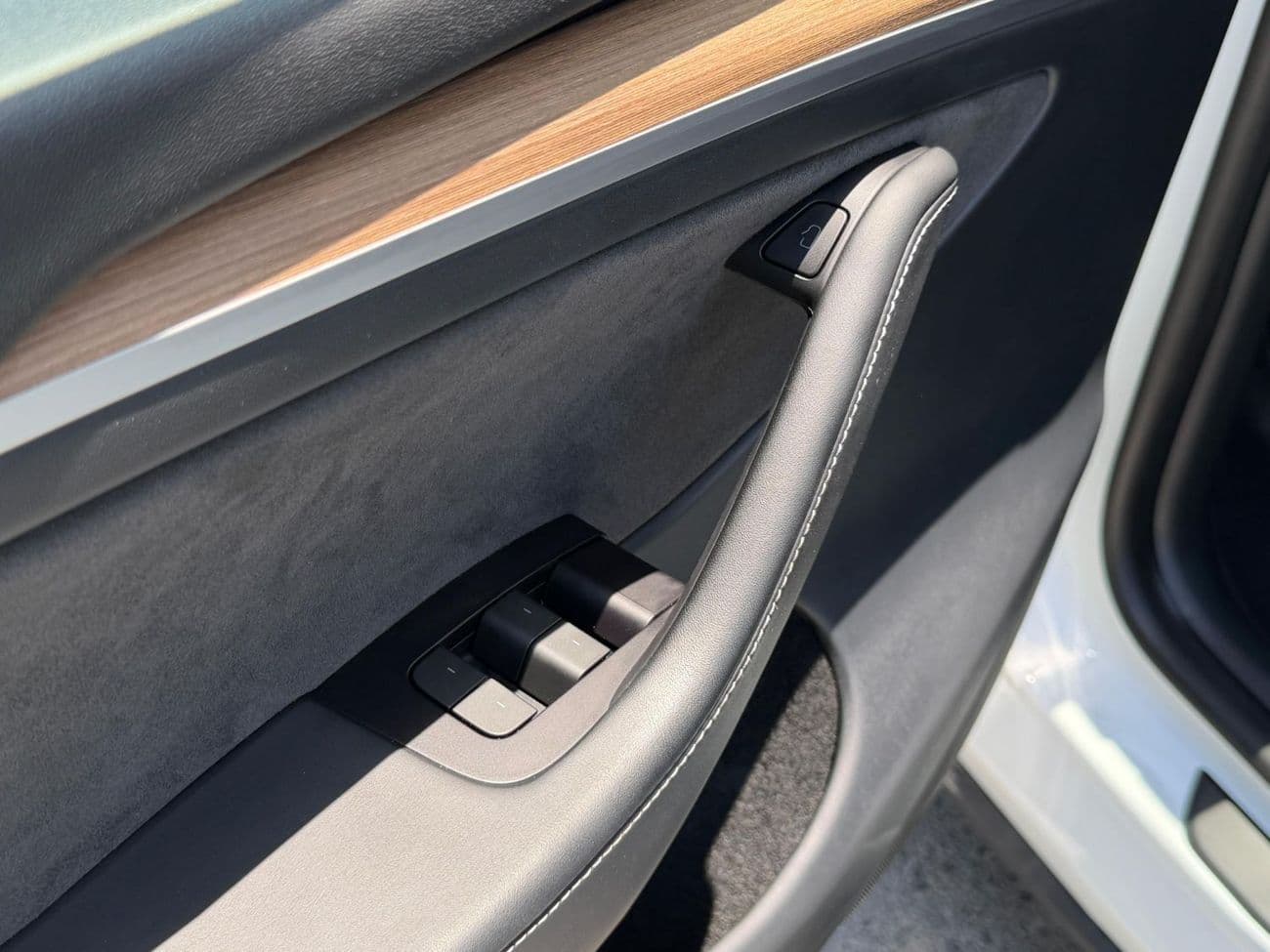 2022 Tesla Model Y LONG RANGE thumbnail 8