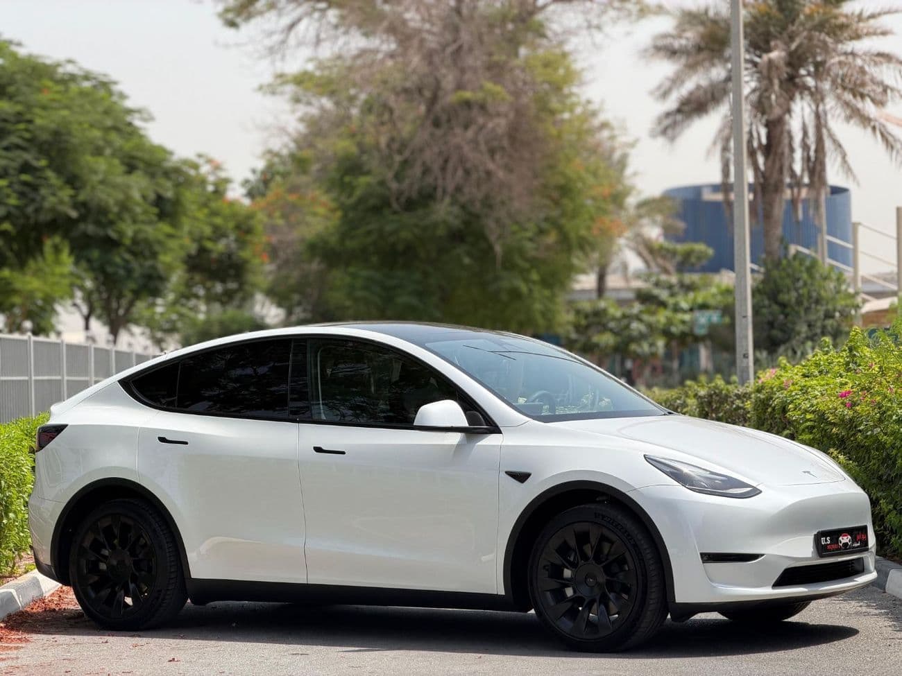 2022 Tesla Model Y LONG RANGE thumbnail 3