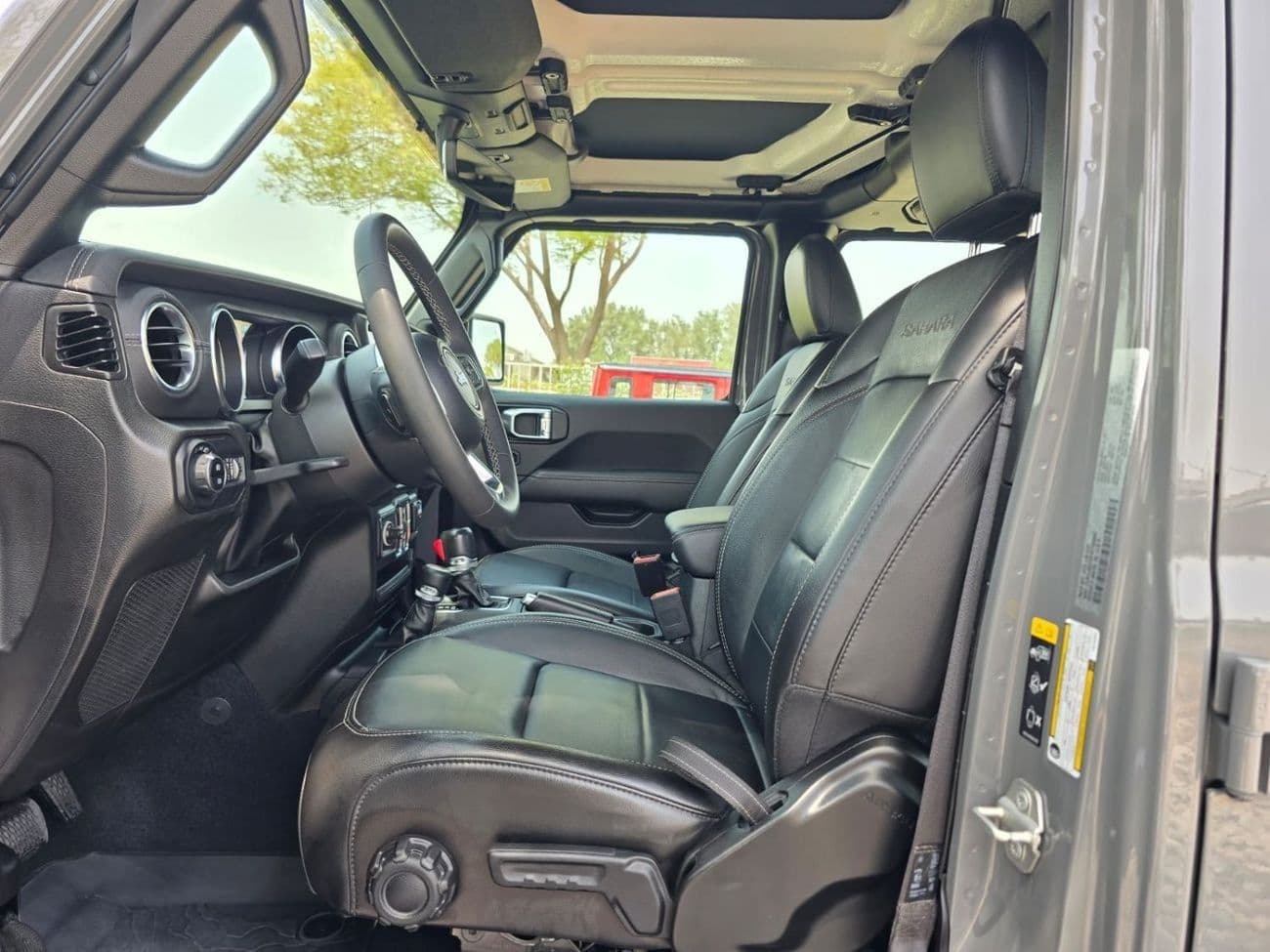2023 Jeep Wrangler Unlimited SAHARA thumbnail 4