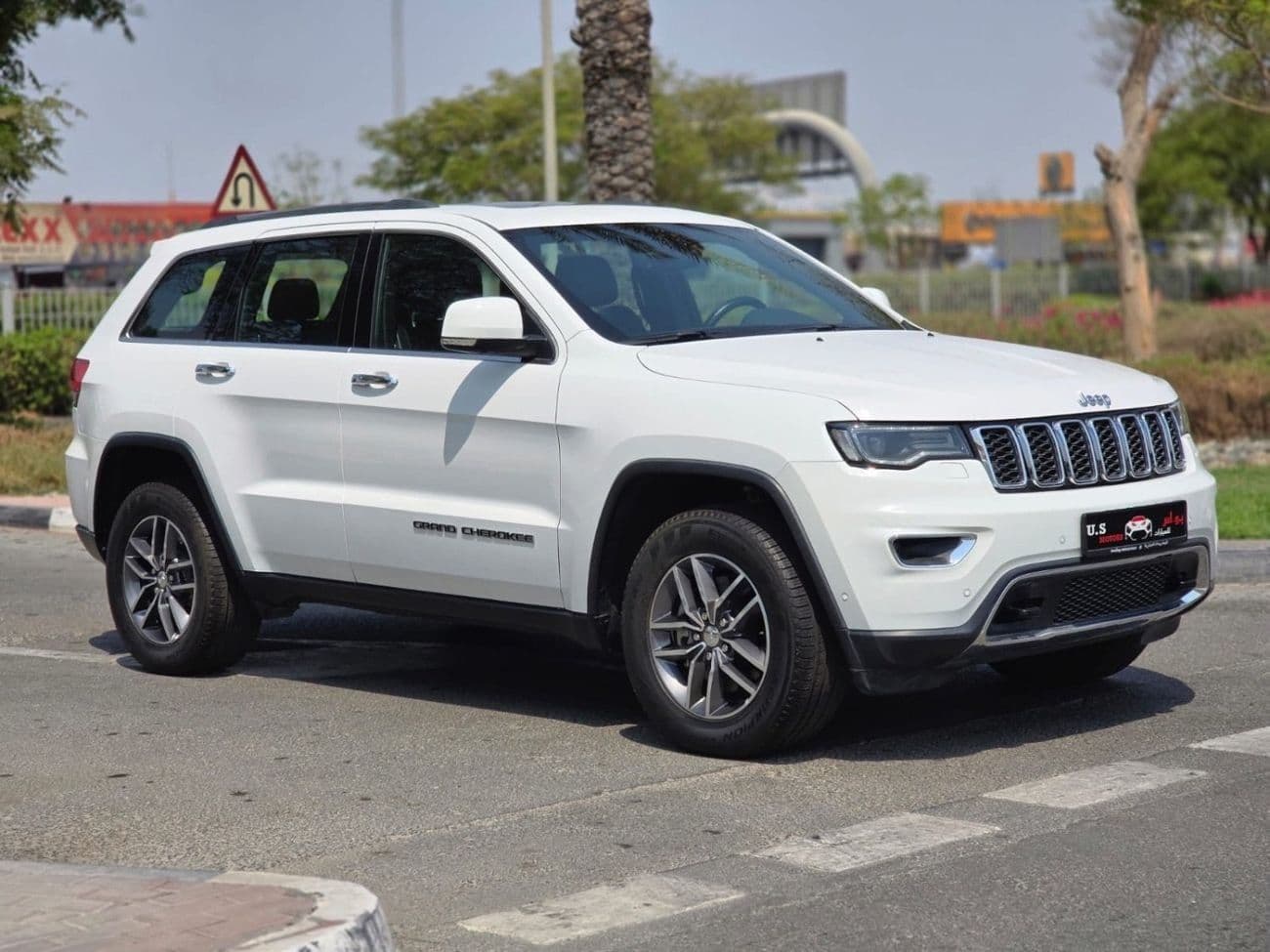 2018 Jeep Grand Cherokee LIMITED thumbnail 3