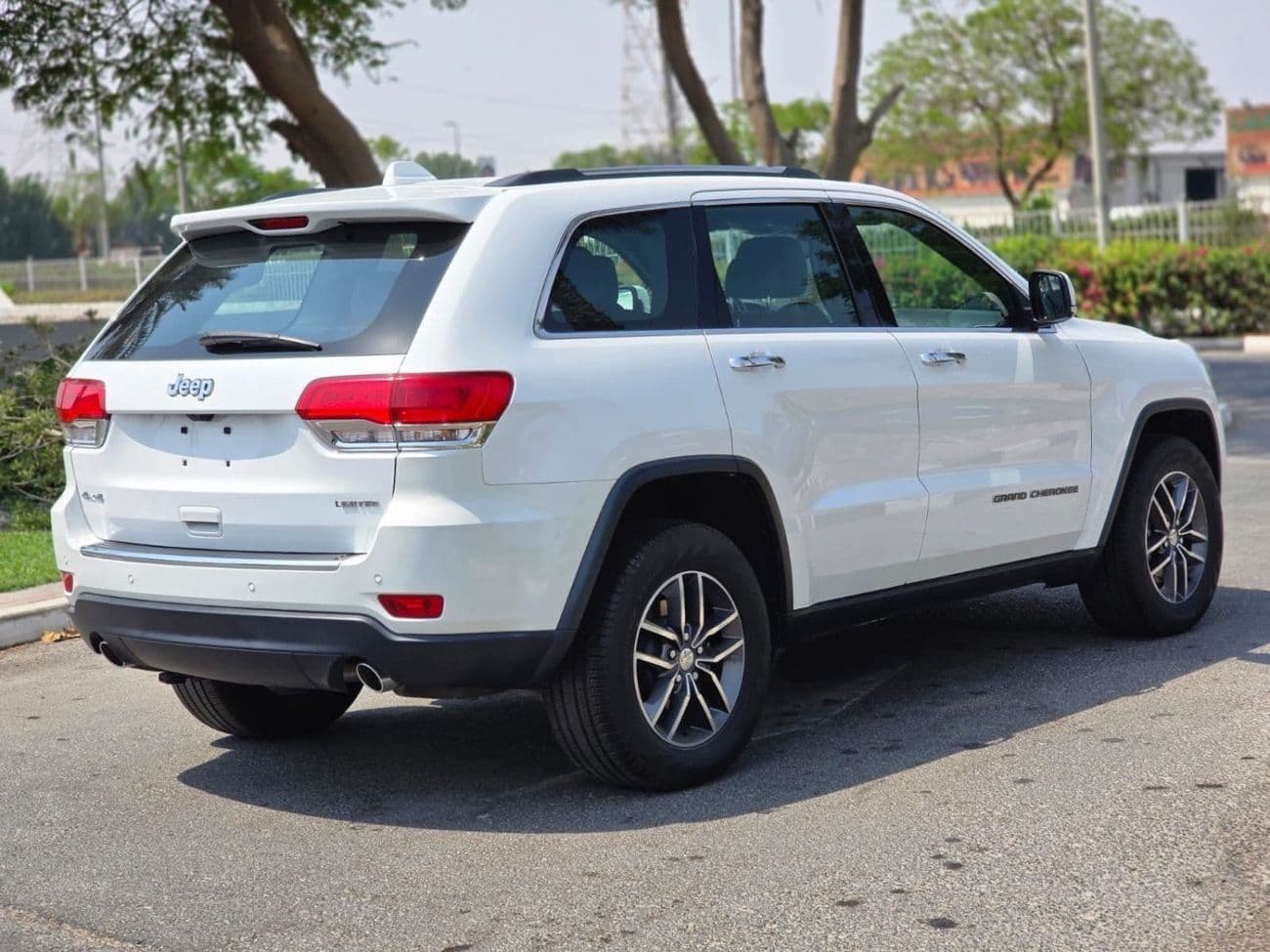 2018 Jeep Grand Cherokee LIMITED thumbnail 6