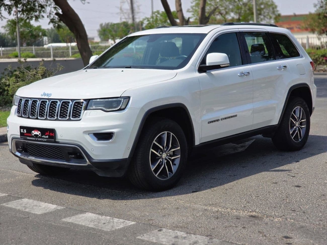 2018 Jeep Grand Cherokee LIMITED thumbnail 2