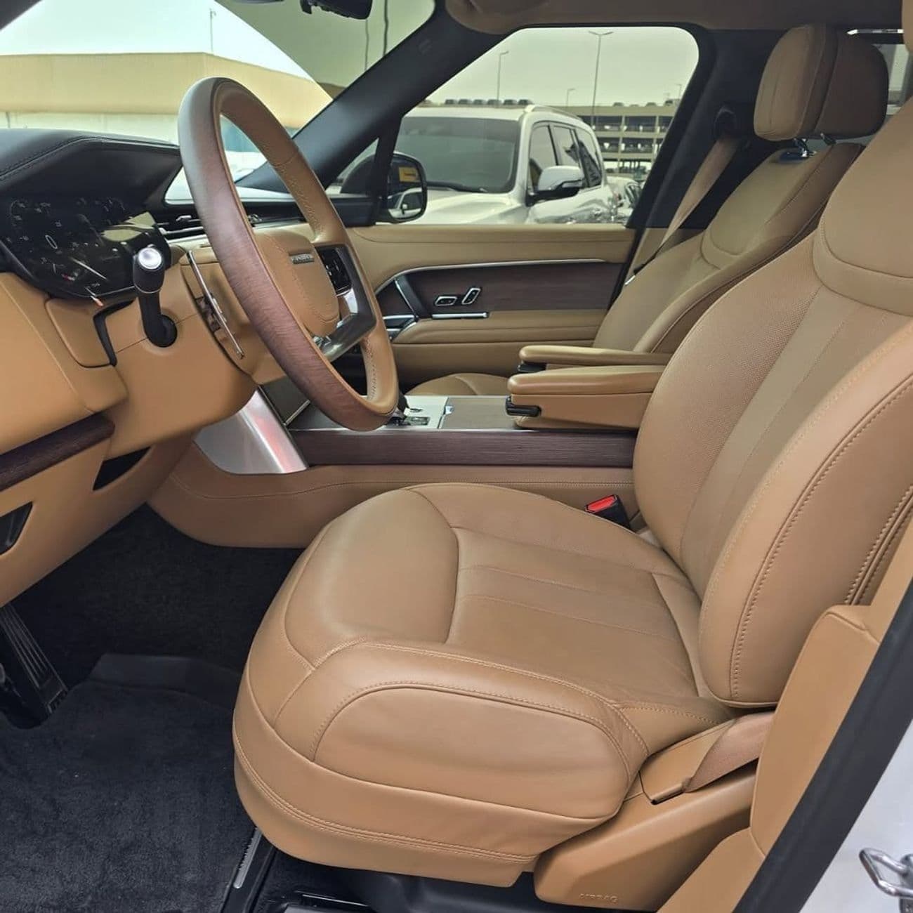 2025 Land Rover Range Rover HSE P400 thumbnail 2