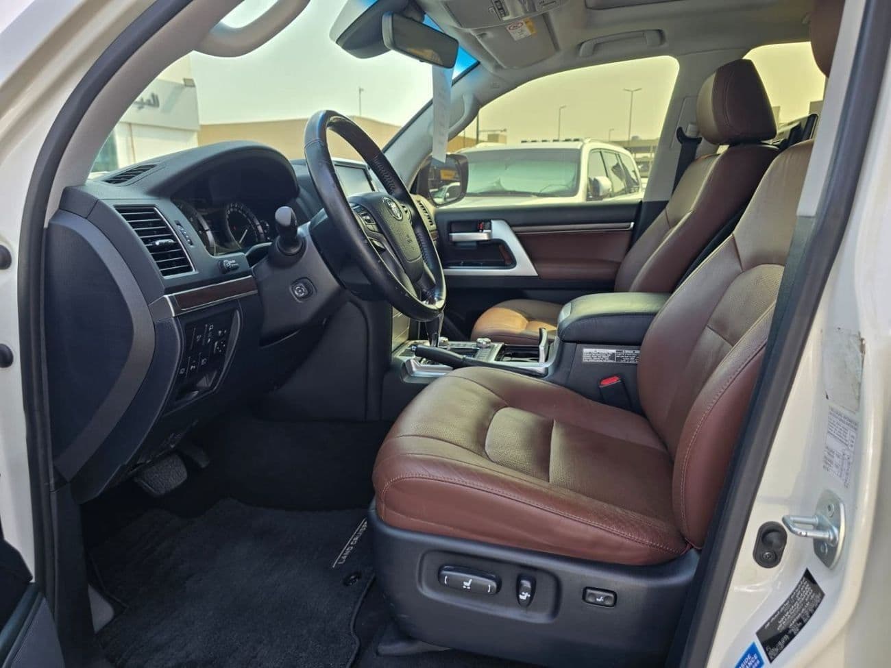 2021 Toyota Land Cruiser VXR thumbnail 2