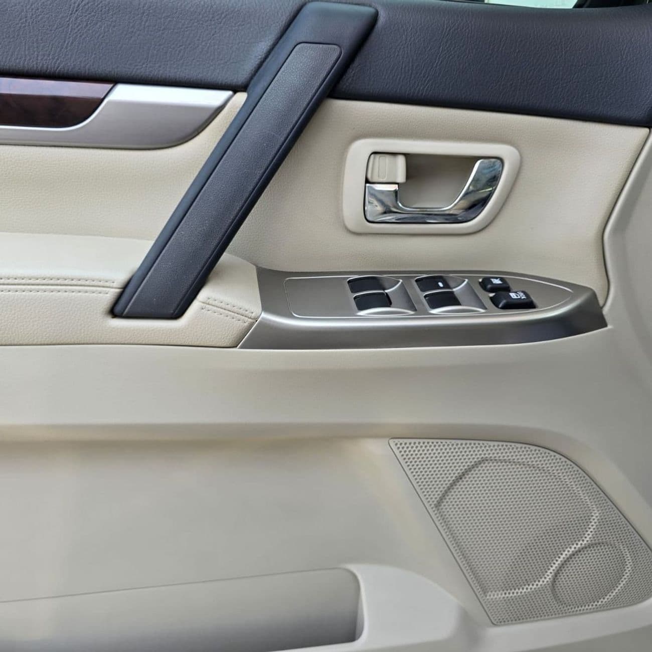 2018 Mitsubishi Pajero GLS H/L PLATINUM thumbnail 5