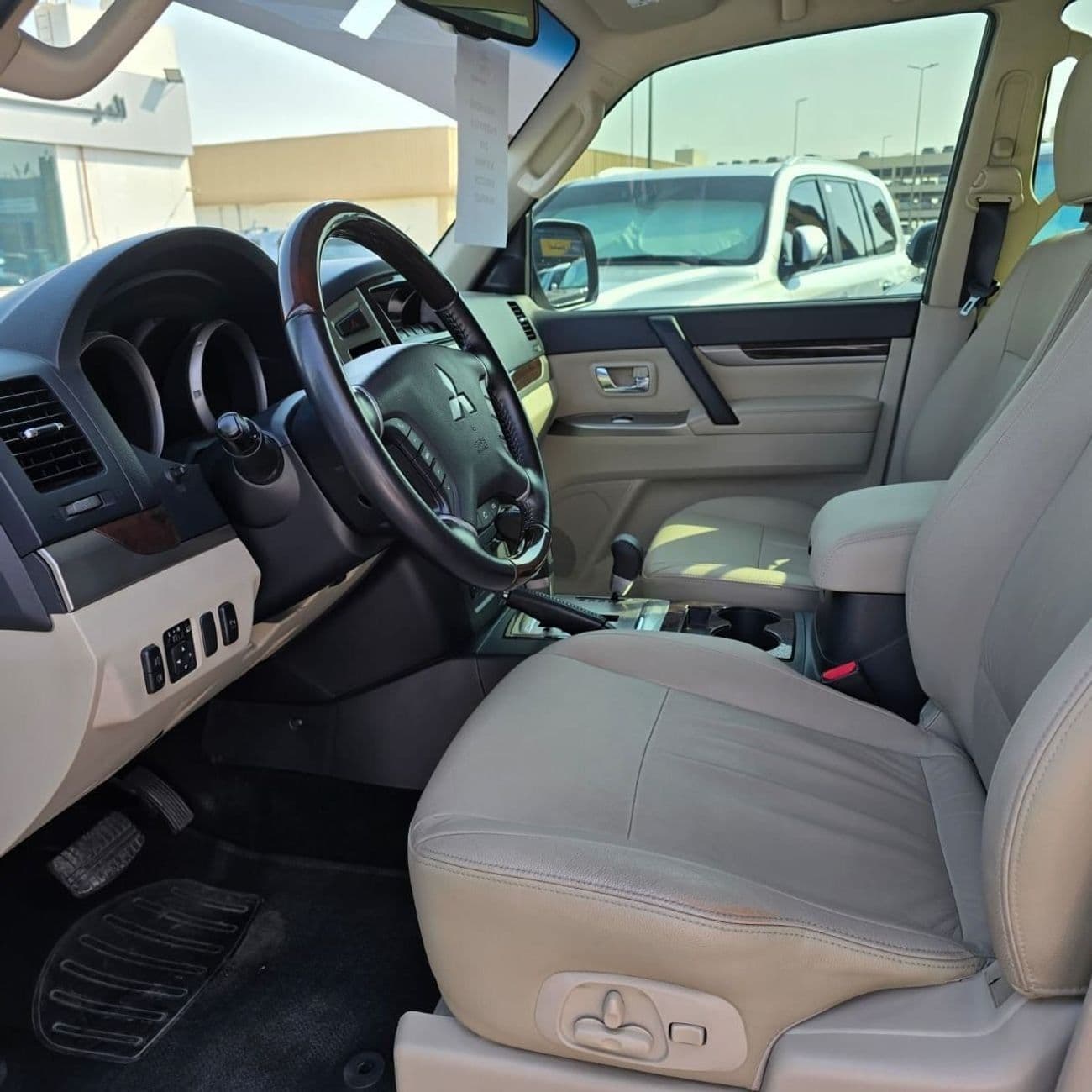 2018 Mitsubishi Pajero GLS H/L PLATINUM thumbnail 2