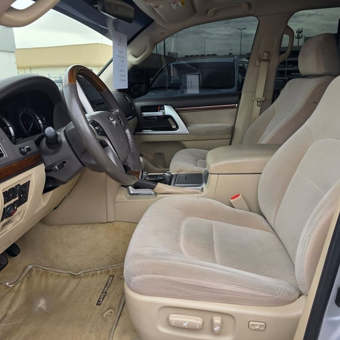 2018 Toyota Land Cruiser VXR thumbnail 2