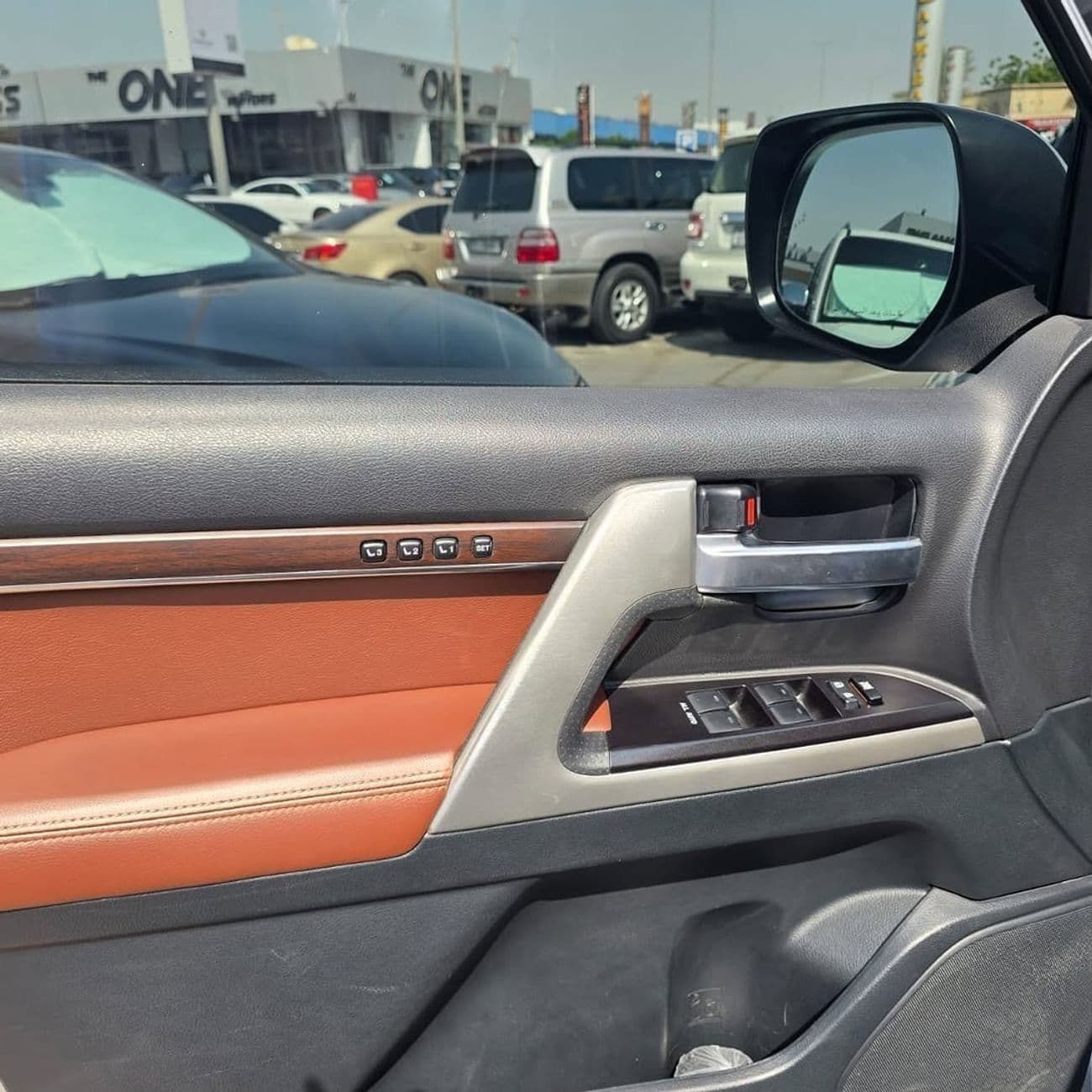 2020 Toyota Land Cruiser VXR thumbnail 5