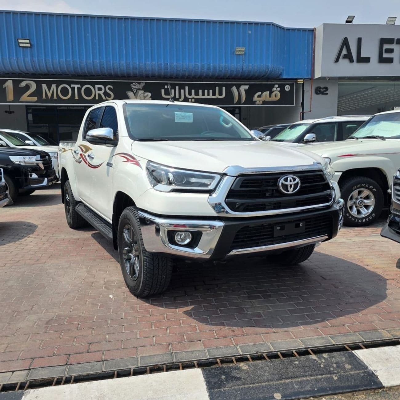2025 Toyota Hilux SR5 2.7 PETROL MANUAL DOUBLE CABIN