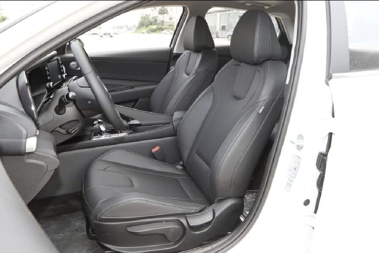 2025 Hyundai Elantra SMART thumbnail 6