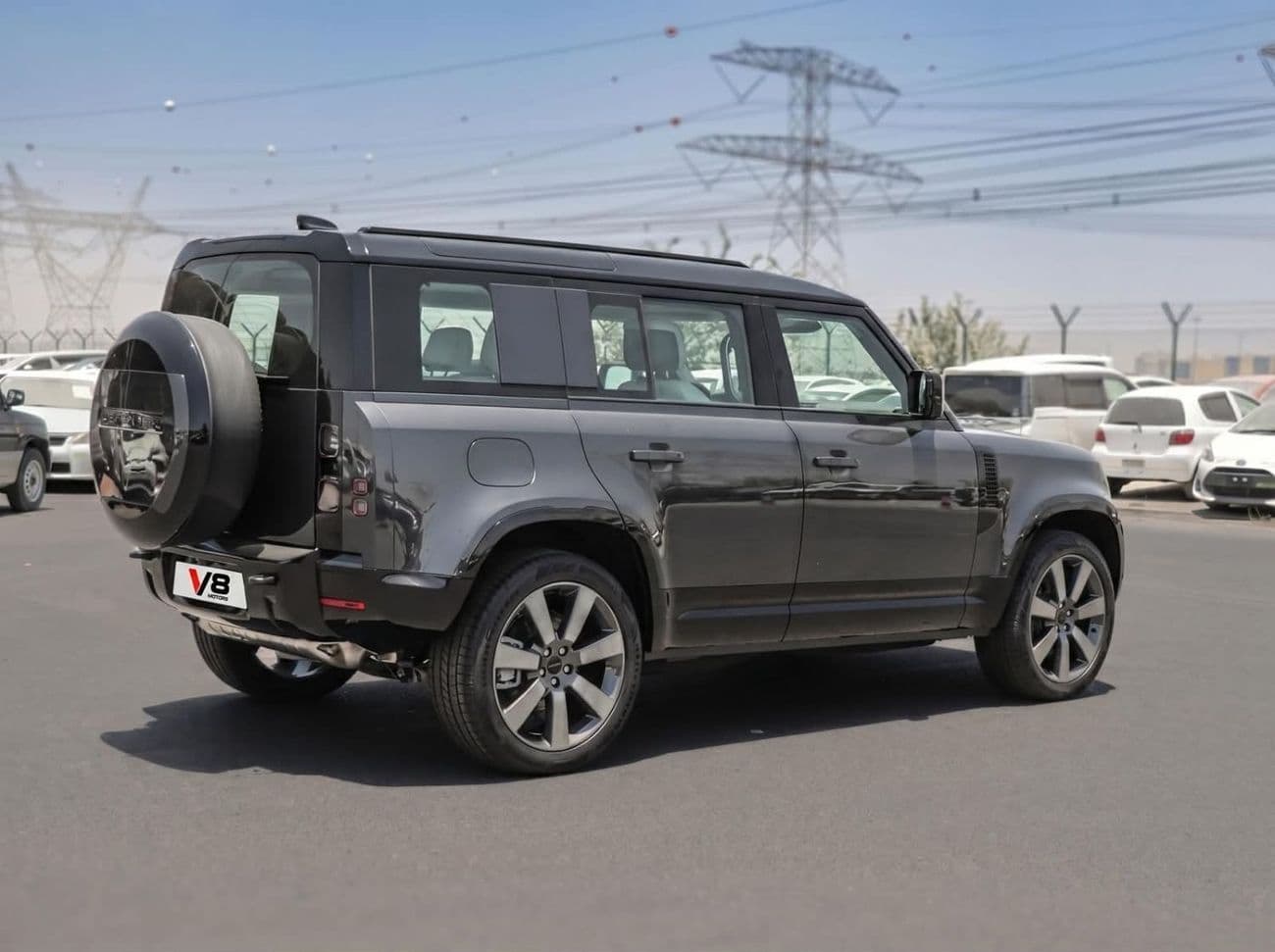 2026 Land Rover Defender 110 thumbnail 4