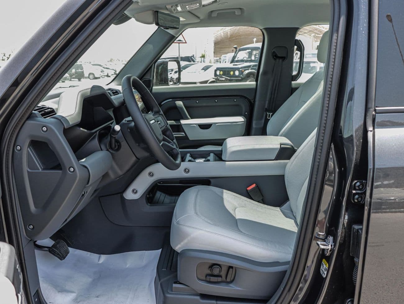 2026 Land Rover Defender 110 thumbnail 8