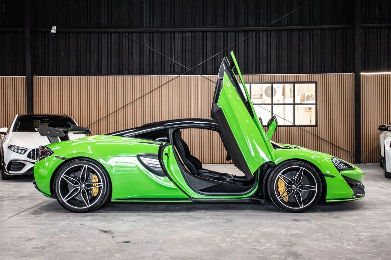 2017 McLaren 570S STANDARD thumbnail 5
