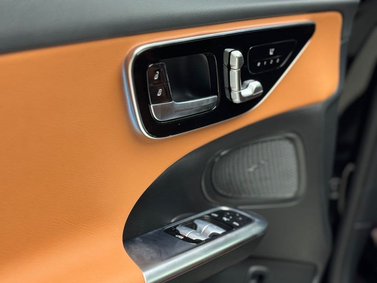 2025 Mercedes Benz C200 STANDARD thumbnail 8