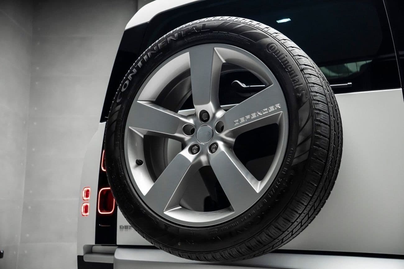2024 Land Rover Defender thumbnail 8