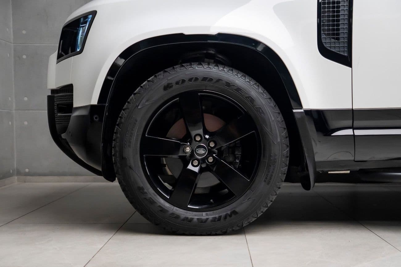 2024 Land Rover Defender thumbnail 4