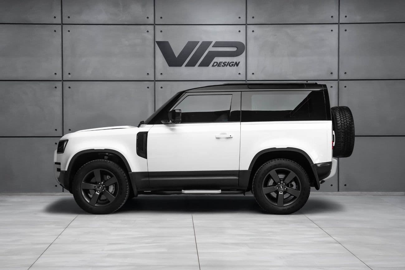 2023 Land Rover Defender thumbnail 3