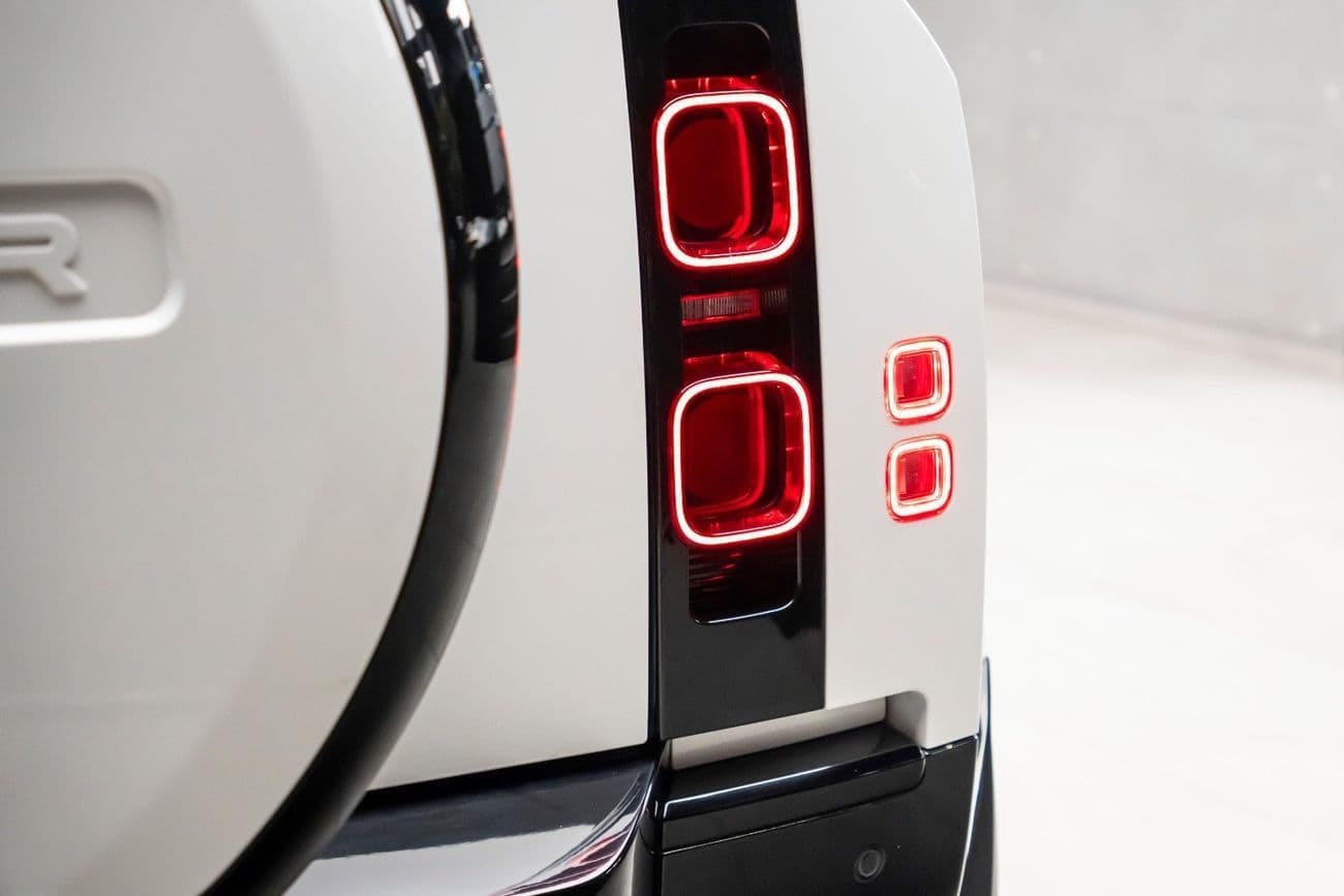2024 Land Rover Defender thumbnail 5