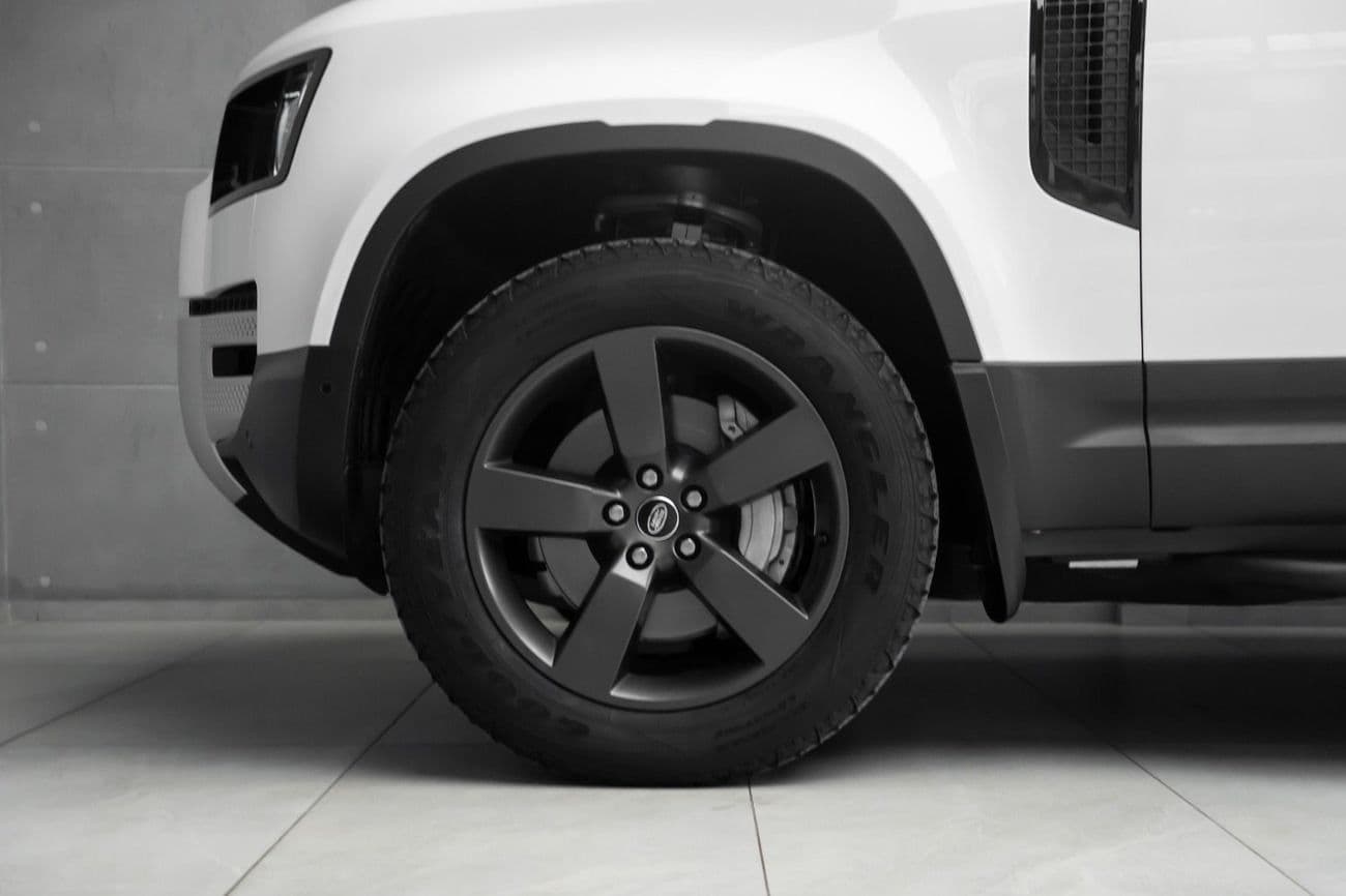 2023 Land Rover Defender thumbnail 6