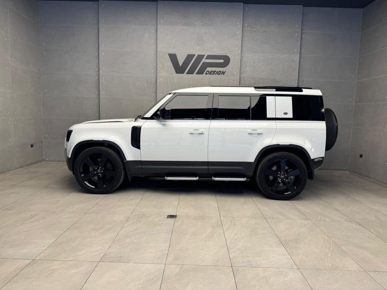 2024 Land Rover Defender thumbnail 4