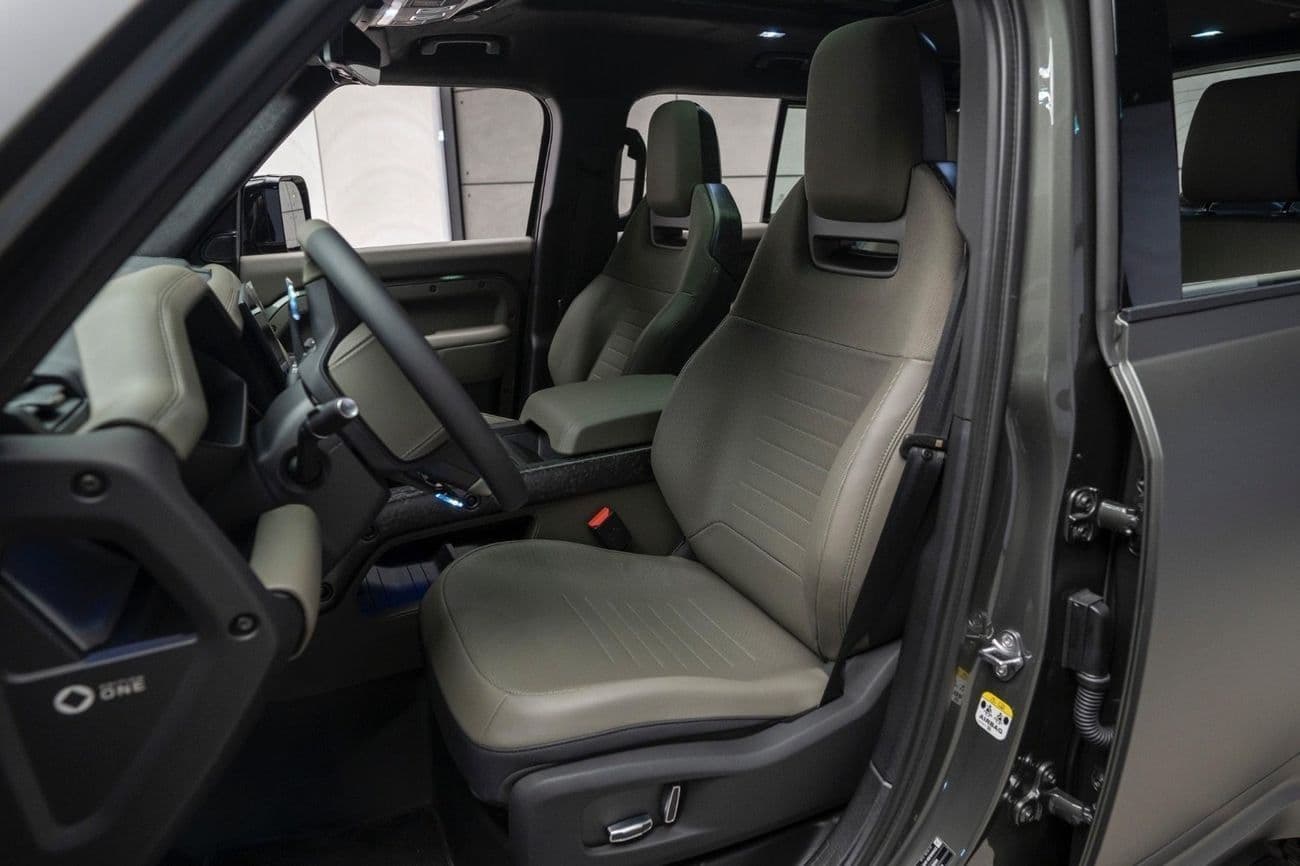 2025 Land Rover Defender thumbnail 7