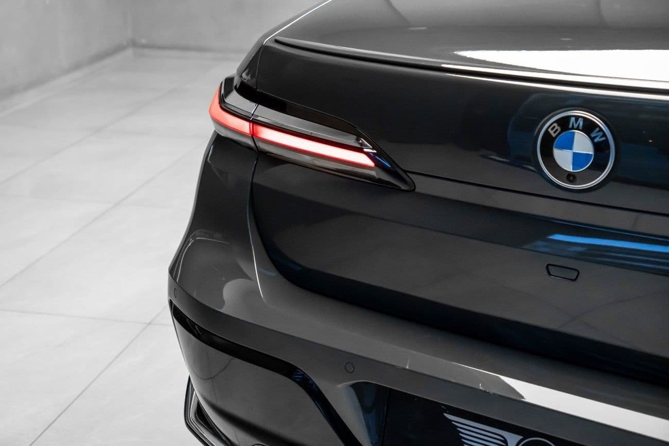 2023 BMW 740i LUXURY PURE EXCELLENCE thumbnail 5